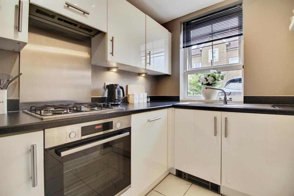 Peregrine Way, Hatfield - More