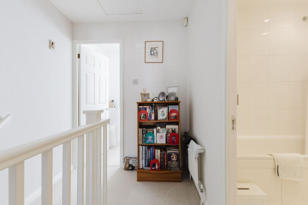 House in Three Rivers, Moneyhill, Mill End - More