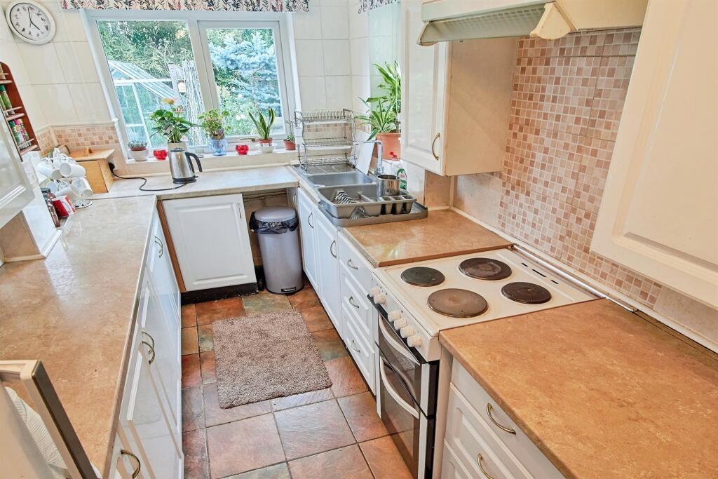 Lismore Drive, Birmingham photo 3