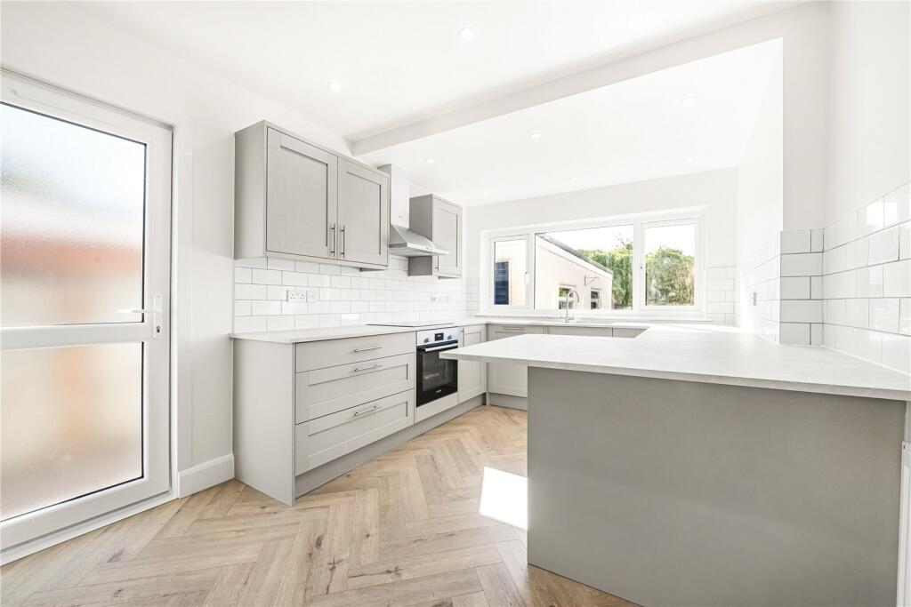 House in Twickenham - More