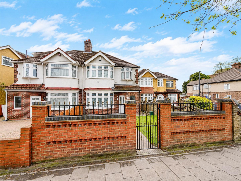Main image of property: Bath Road, Cranford, TW5