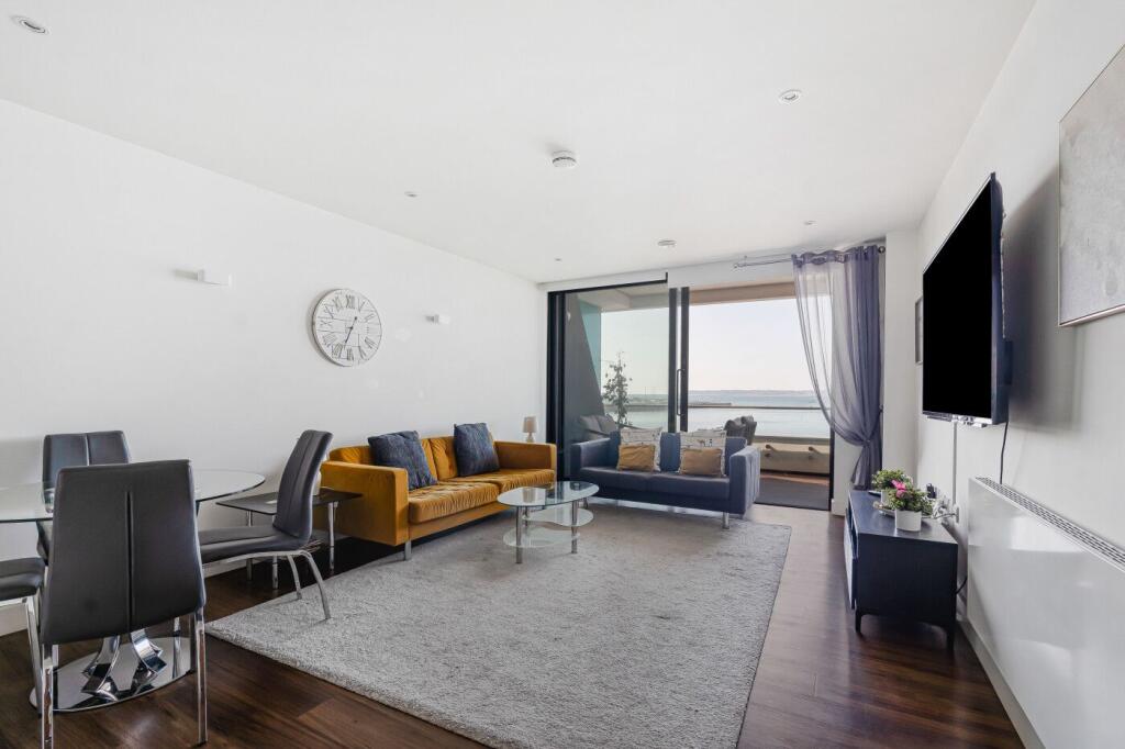 Apartment in Torquay - More