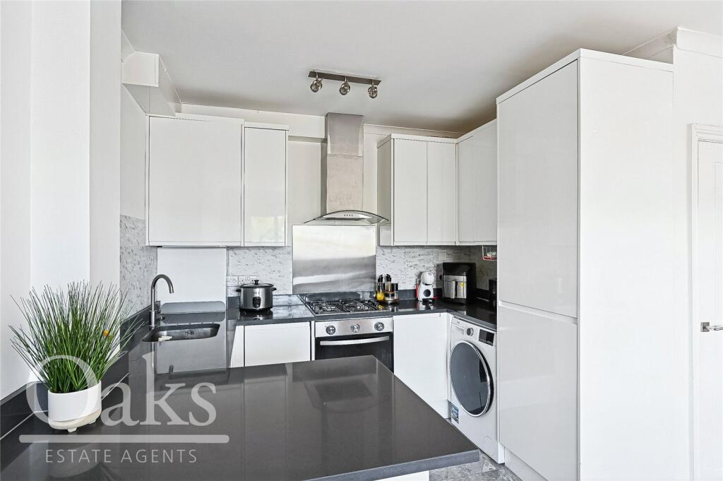Apartment in Croydon - More