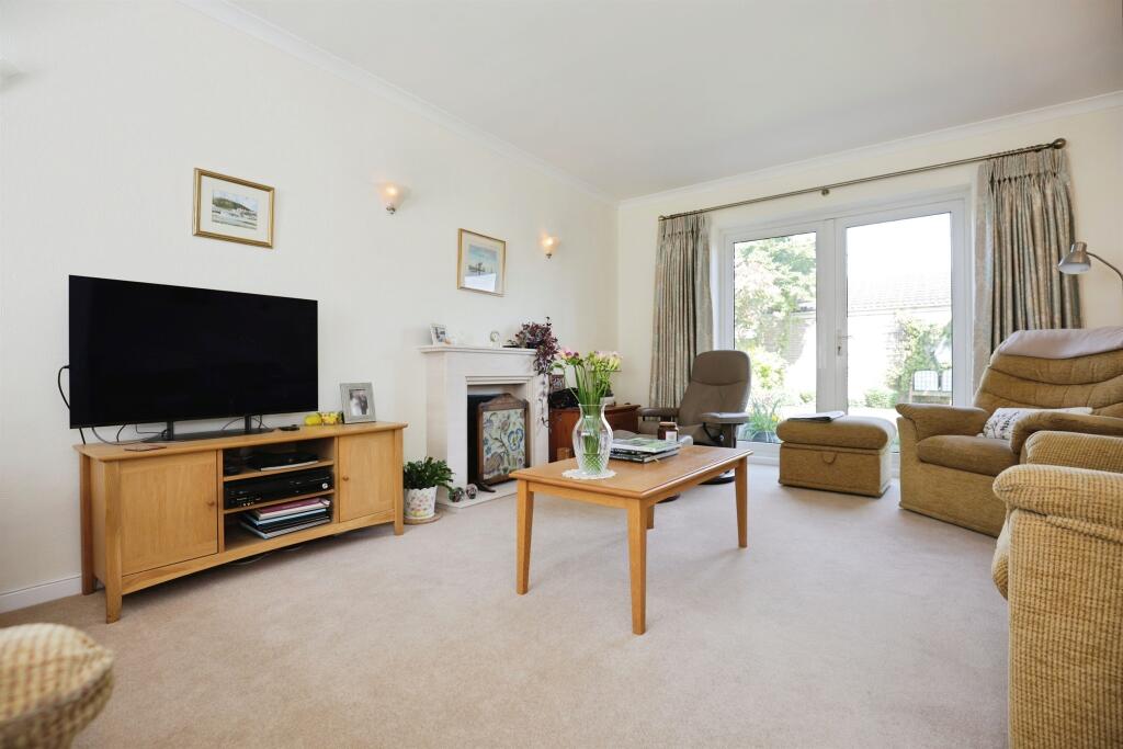 Fieldgate Lane, Whitnash, Leamington Spa photo 3
