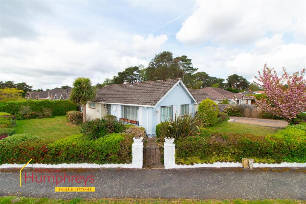 3-bed bungalow on Bushmead Drive, Ashley Heath, £680,000
