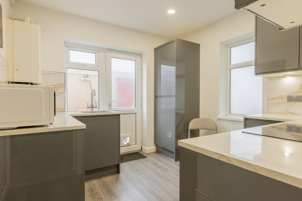 Apartment in Newport, Pye Corner, Rogerstone - View 3