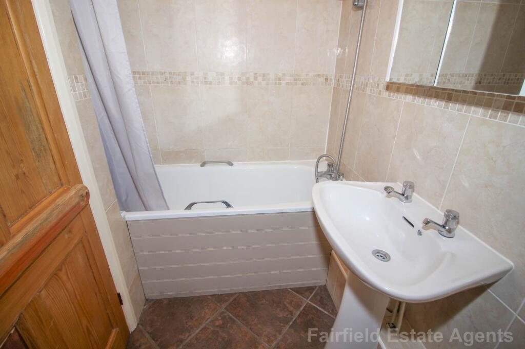 Apartment in Watford, Hertfordshire - More