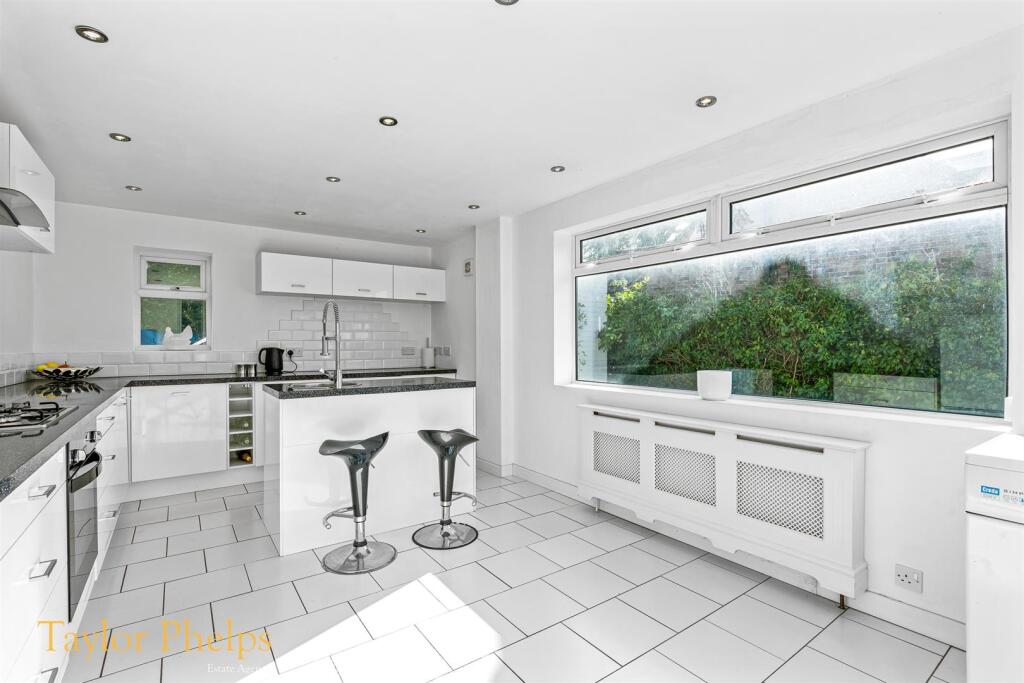 Little Widbury Lane, Ware photo 3