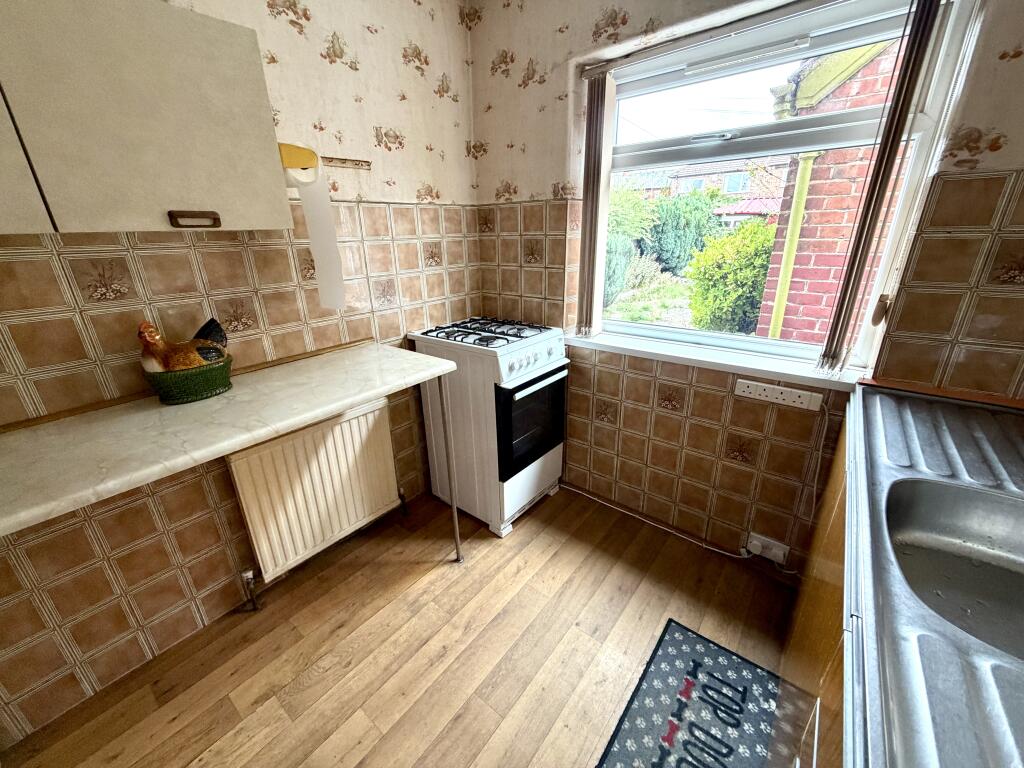 3 Kew Gardens, Manchester. M40 9QF photo 4