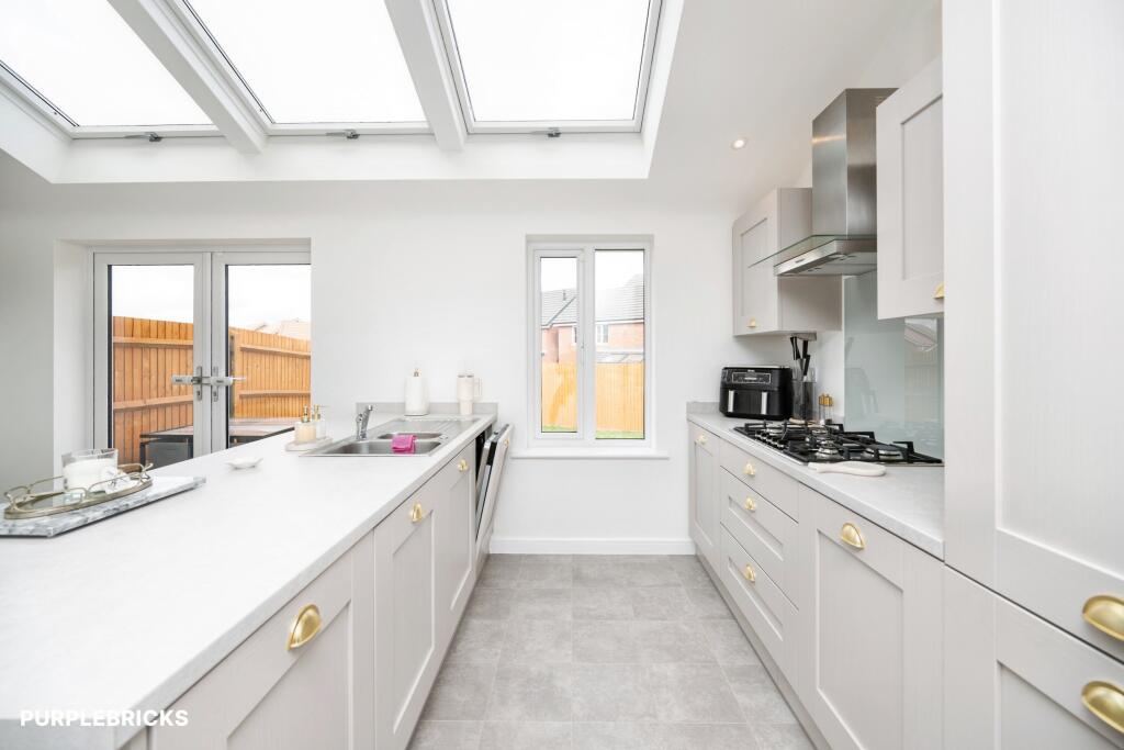 House in Sandwell, Bird End - View 3