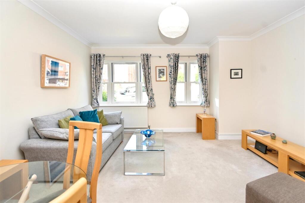 Apartment in Eastbourne, East Sussex - View 5