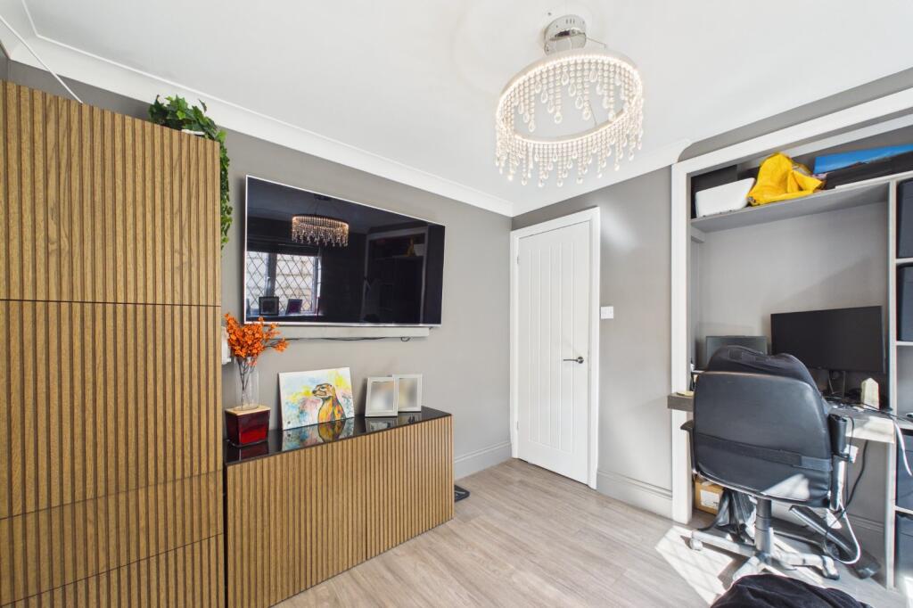 House in Sandhurst - More