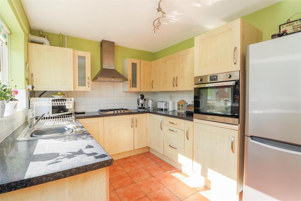 Heath Way, Horsham photo 3