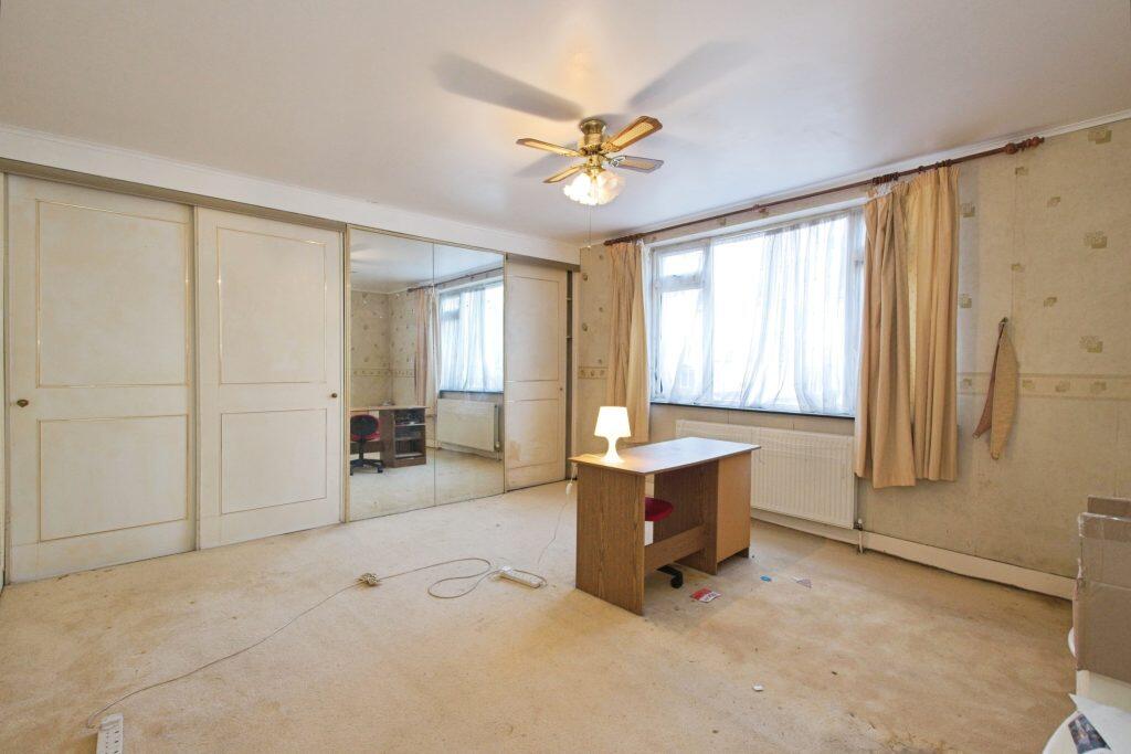 Apartment in London - More