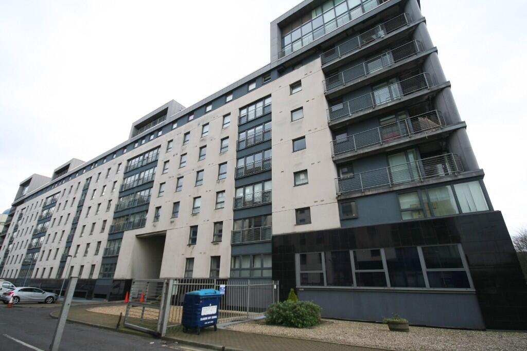 Main image of property: Wallace Street - Spacious & Modern 2 Bed Furnished Apartment, Tradeston - Available 15/05/2026