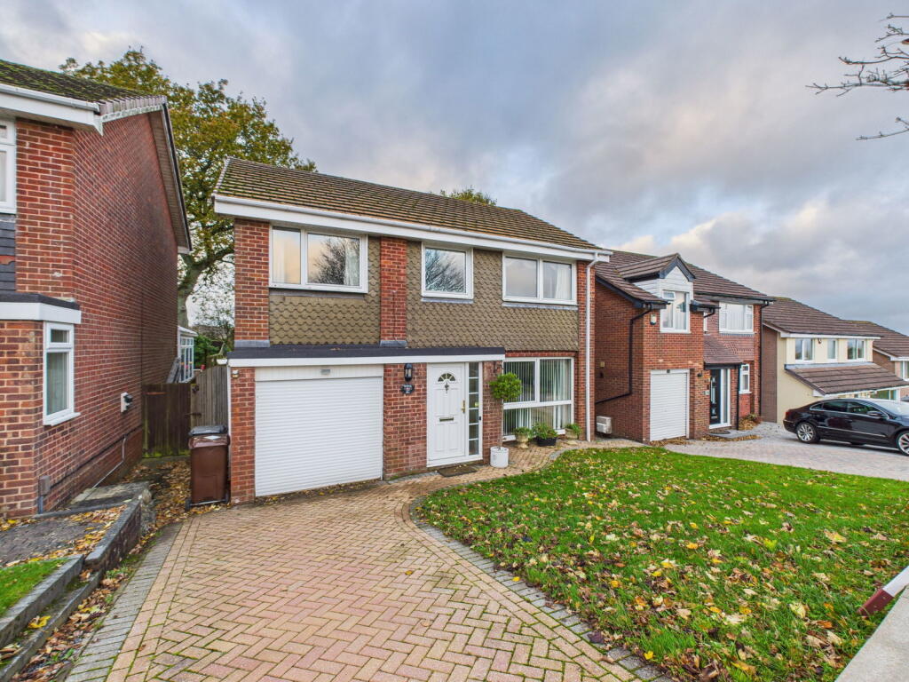 5-bed detached on Longmead Road, Paignton, £350,000
