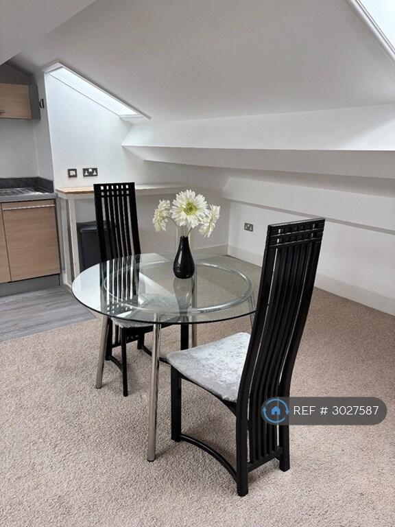 Apartment in Preston - View 3