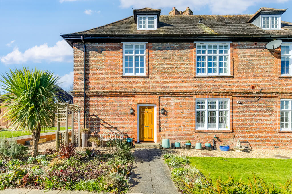 Main image of property: Digswell Rise, Welwyn Garden City, Hertfordshire, AL8