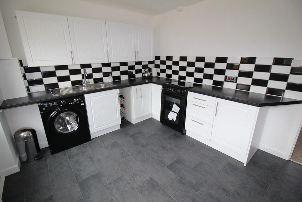 Foxley Close, Warminster photo 3
