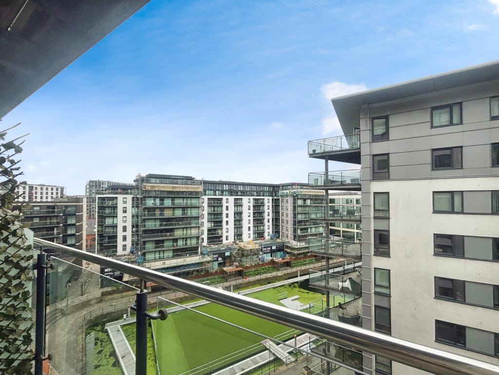 Apartment in Leeds, West Yorkshire - View 2