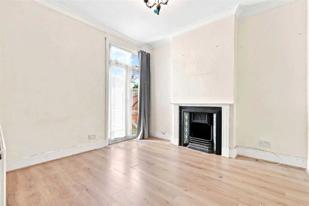 House in Southend-on-Sea - View 3