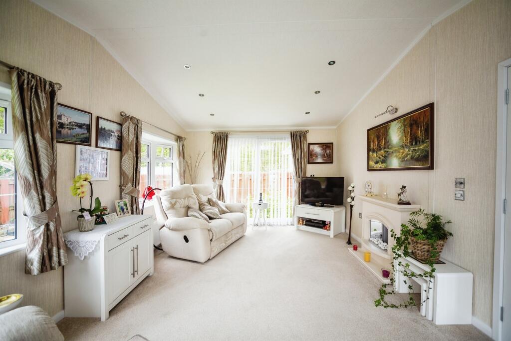 Capel Gardens, Ruckinge, Ashford photo 4