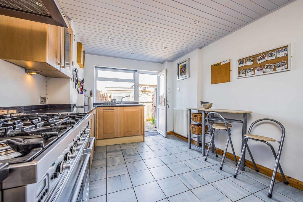 House in Chichester, Southbourne - More