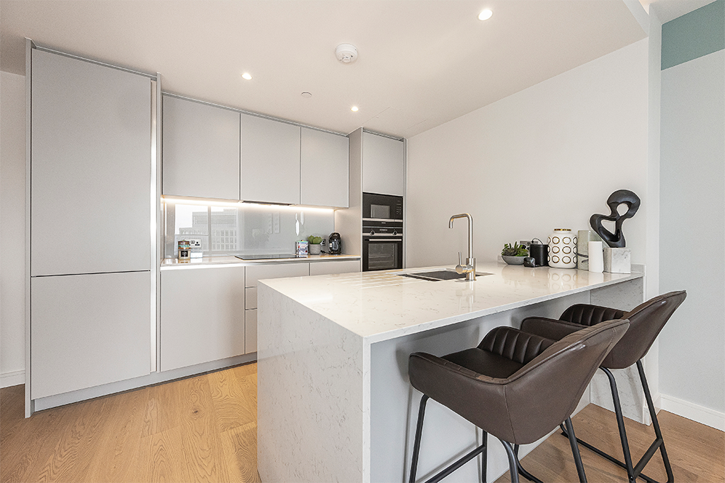 1 bedroom flat at Marsh Wall, London, E14 — photo 2