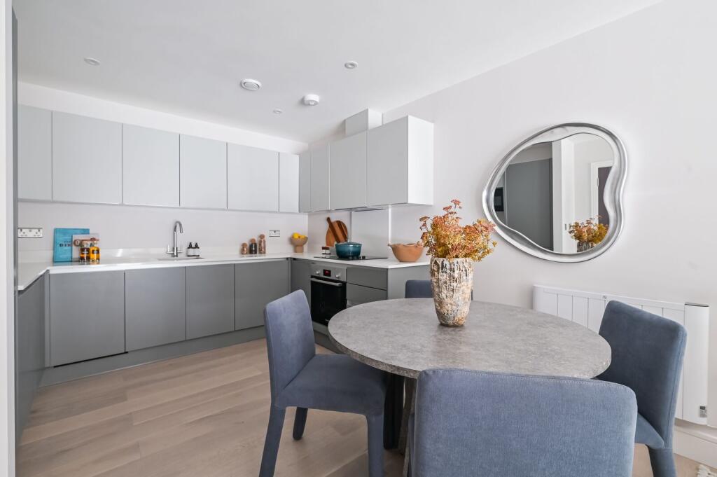 Apartment in London - View 2