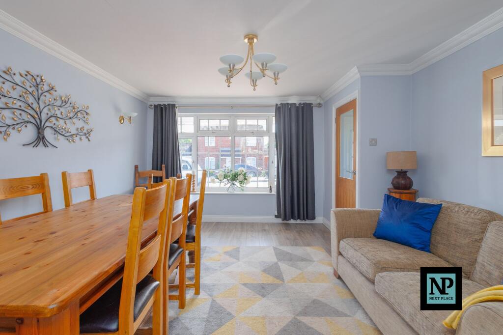 House in Tamworth, Dosthill - More