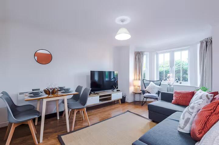 Main image of property: Heathcote Close, Chester, Cheshire, CH2