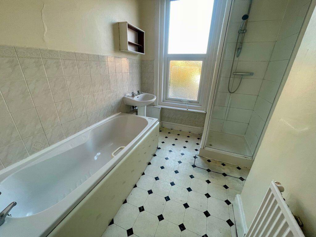 Apartment in Bournemouth, Winton - View 5