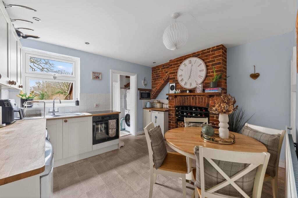 Oakdene Road, Brockham, Betchworth photo 4