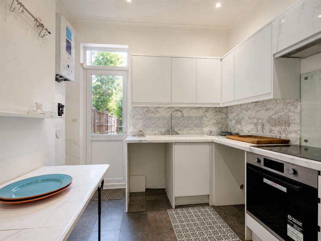 House in London - View 5
