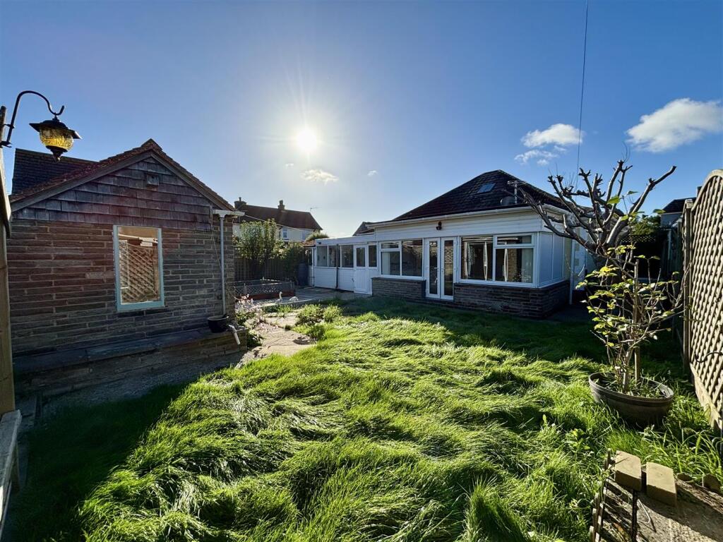 Roundle Road, Felpham photo 2