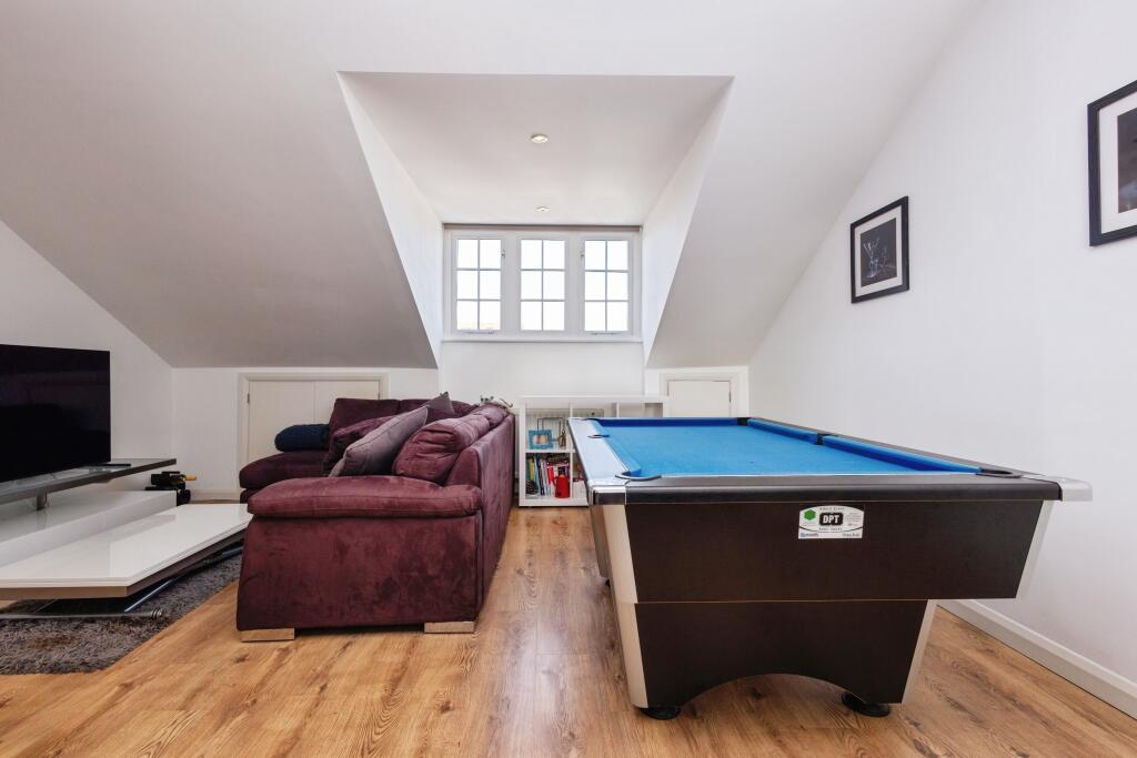 43 Newark Lane, Ripley, GU23 photo 4