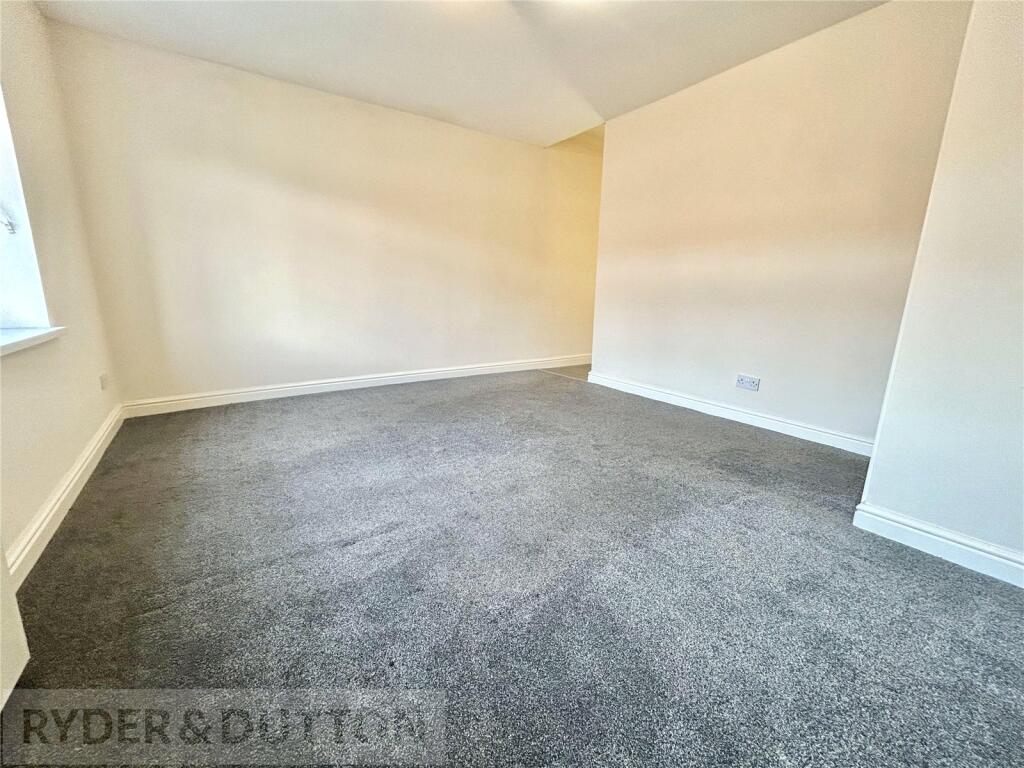 Apartment in Oldham, Cowhill, Chadderton - View 4