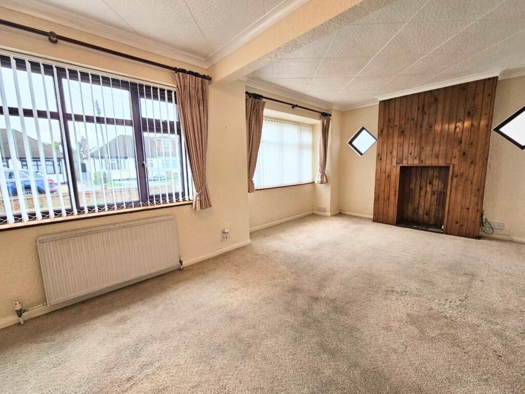 Somerset Avenue, Rochford, Essex photo 3