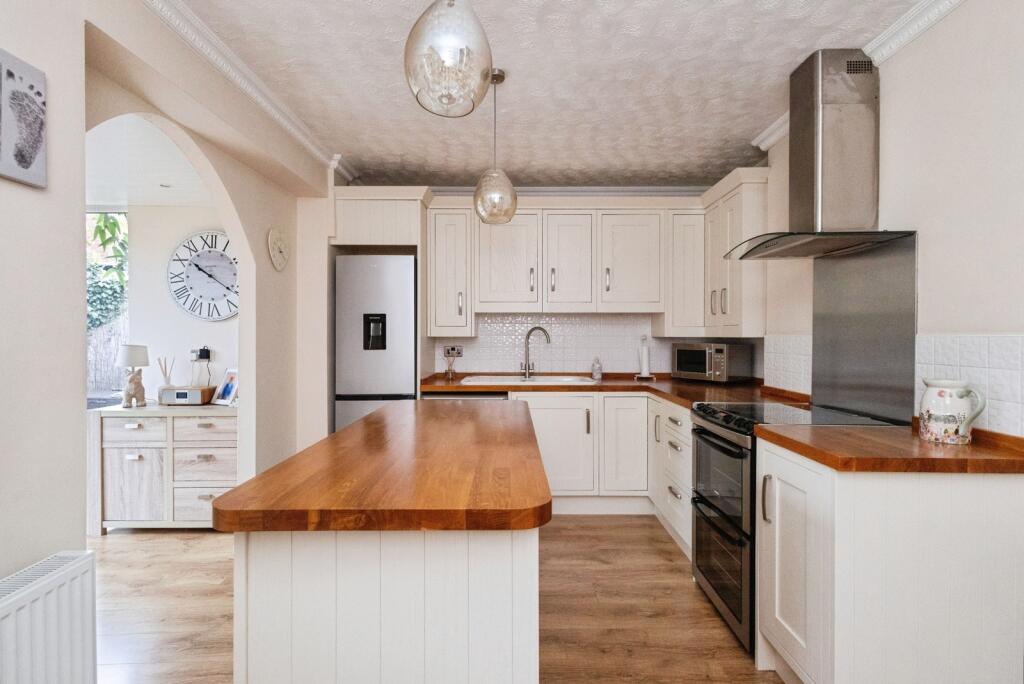 House in Tameside, Greater Manchester - More