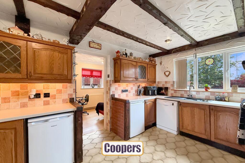 House in Nuneaton and Bedworth, Warwickshire - View 5