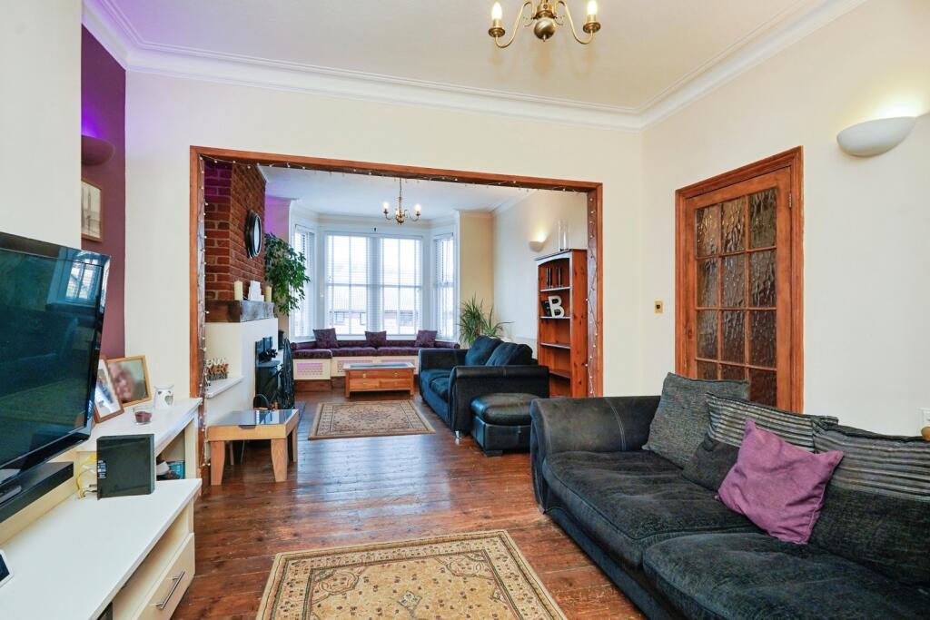 House in Dover - More