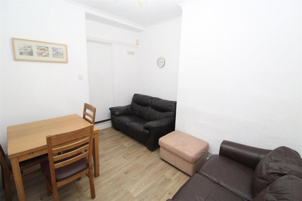House in Cardiff, Maindy, Cathays - View 4