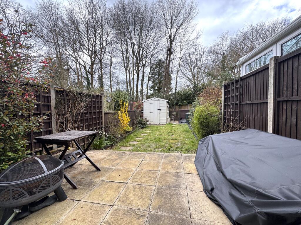 Coatham Place, Cranleigh, GU6 photo 4
