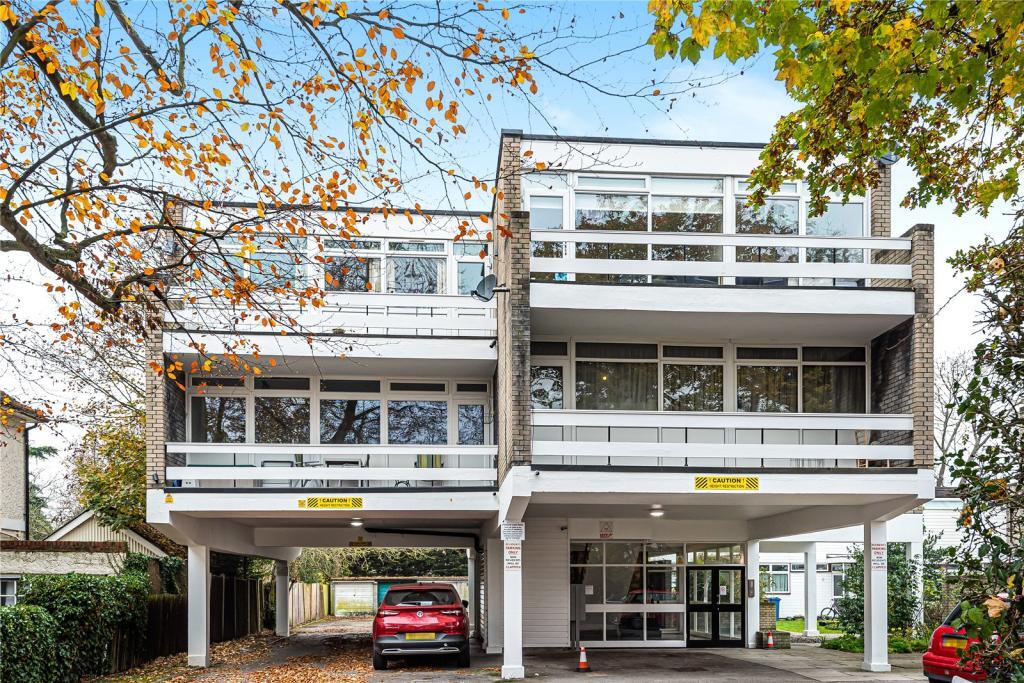 1-bed flat on Tracy Court, Belmont Lane, Stanmore, Harrow, £275,000