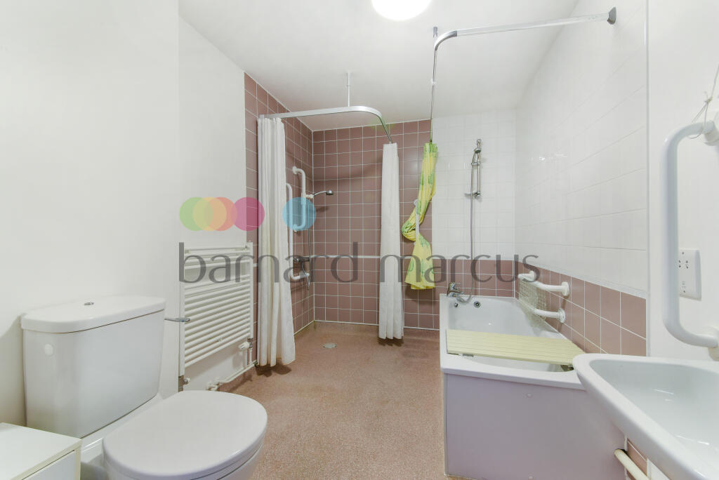 Apartment in Croydon - More