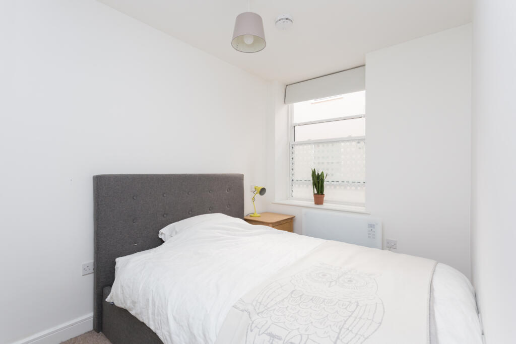 Apartment in Croydon - View 5