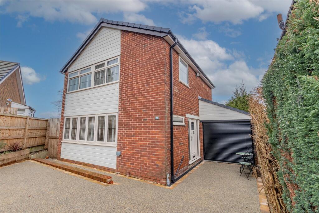 3-bed detached on Arnside Drive, Bamford, Rochdale, OL11, £375,000