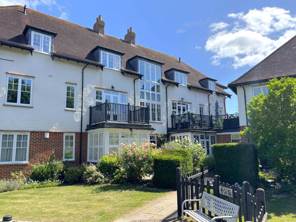 2-bed flat on Ralph Swingler Place, Letchworth Garden City, SG6, £435,000
