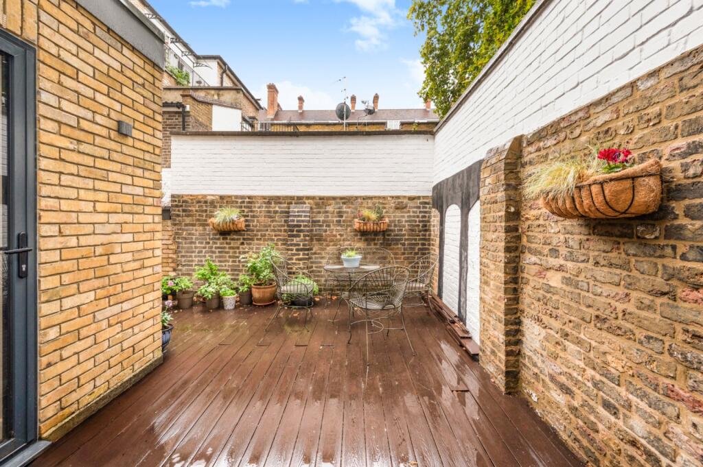House in London - View 5
