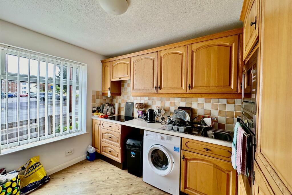 Wolfreton Court, Anlaby, Hull, HU10 photo 4